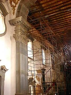 Interior da Igreja Nossa Senhora do Carmo, passando por restaurao