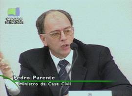 Pedro Parente, na audincia de 5/6/2001. Imagem: TV Senado