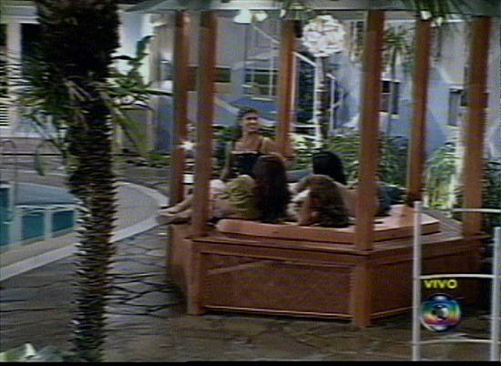 Cenas iniciais no primeiro dia do programa 'Big Brother Brasil 3' na Rede Globo de Televiso, no dia 14/1/2003