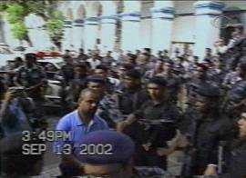 Em 13/9, julgamento por mais um crime de Fernandinho Beira-Mar (Captura de tela: Rede Bandeirantes de Televiso, 30/9/2002, 20h03)