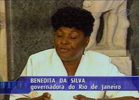 Governadora do RJ fala  imprensa e em rede carioca de rdio e TV (Captura de tela: Rede Bandeirantes de Televiso, 30/9/2002, 20h04)