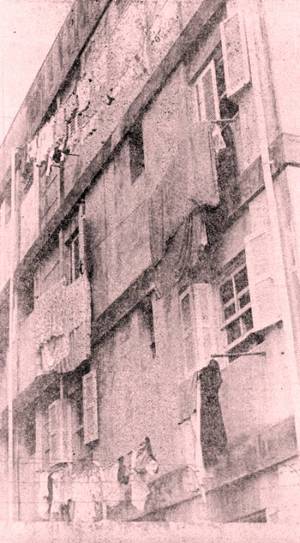 Roupas estendidas junto s janelas, uma cena muito comum no Castelo Branco
