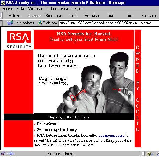 Página Web invadida da empresa de segurança RSA, mostrada na revista 2600, dedicada às atividades dos hackers