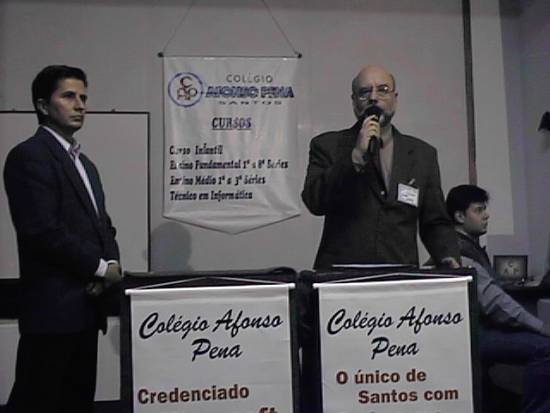 O palestrante Enilson foi apresentado pelo diretor do Afonso Pena, Cláudio de Carvalho