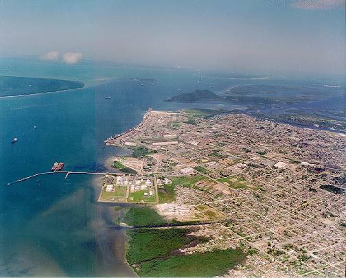Vista aérea do porto de Paranaguá