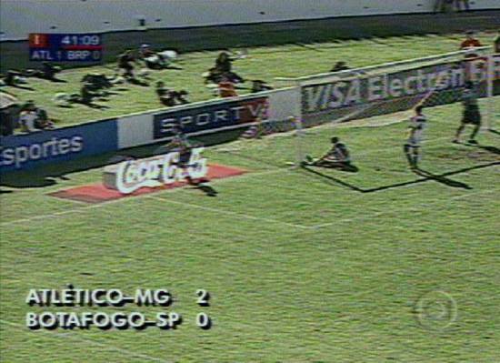 Captura de tela de transmisso da TV Globo em 19/8/2001 s 22h57