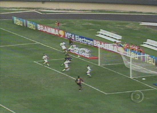 Captura de tela de transmisso da TV Globo em 19/8/2001 s 22h58