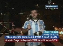Cacerolazo em Buenos Aires, em 20/12/2001 (Imagem: TV Band News/Brasil)