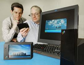 Ken Ocheltree e Bob Olyha, pesquisadores da IBM, examinam o Metapad