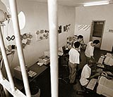 CDI ministra aulas de informática e manutenção de computadores no Complexo Penitenciário Frei Caneca, no R.Janeiro (Foto: CDI)