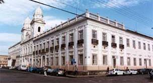 Ponto turístico em Pelotas: hospital da Santa Casa, construído em 1861