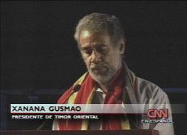 Discurso de Xanana Gusmão pede a reconciliação com a Indonésia (Imagem: TV CNN em espanhol, 19/5/2002)