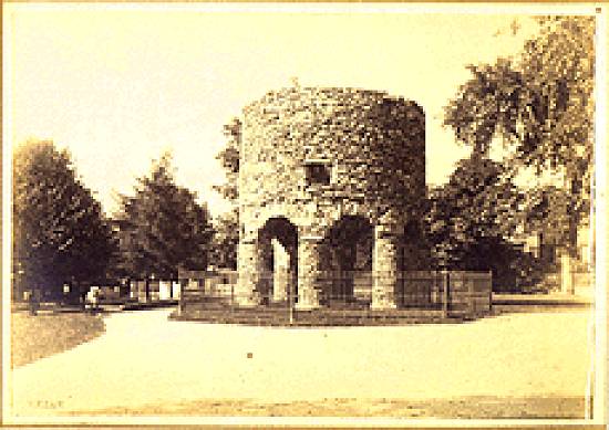 A torre de Newport em foto de carto estereogrfico de William Herman Rau (1855-1920) - da coleo de James Baker, de Newport/EUA