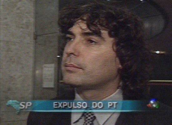 O vereador, ao ser expulso do PT (Imagem: captura de tela, Rede Record de TV, 17/4/2002, 08h29)