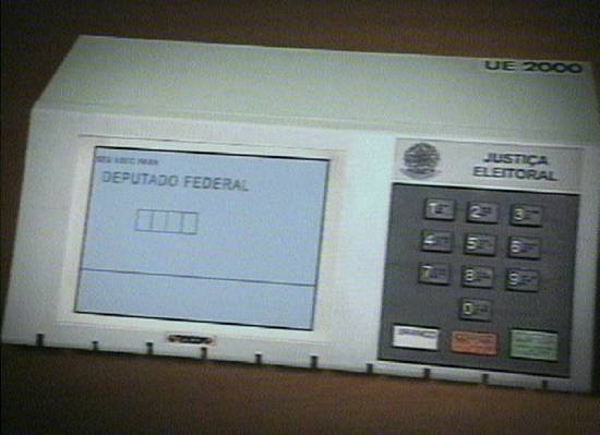 Urna eleitoral brasileira, modelo 2000