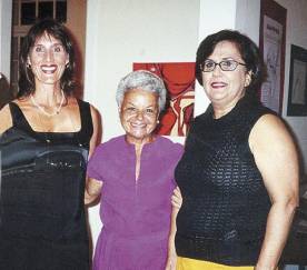 Celina Fuchs (E), Iramar Penteado e a diretora da Pinacoteca, Marli Nunes (D)