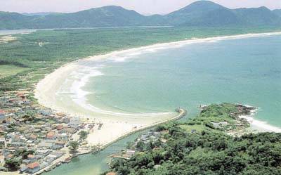 A preservao da natureza no litoral catarinense  um dos fatores de atrao turstica