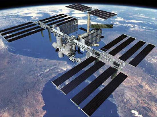 Conceito artístico mostra a estação espacial em órbita da Terra (imagem: Boeing/Nasa)