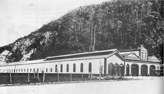 Garagem da Vila Mathias em construo nos primeiros anos do sculo XX