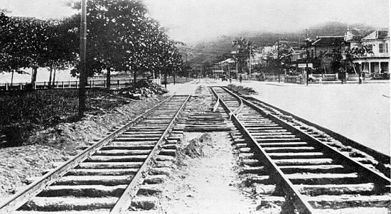 Nos anos 30 do século XX, reparos na via junto ao canal 1 (Avenida Pinheiro Machado), na praia do José Menino