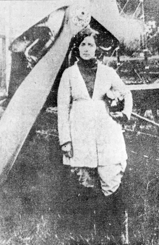 Thereza di Marzo, que tambm fez a viagem area So Paulo-Santos, em 9/1922 (foto: 'Folha da Tarde')