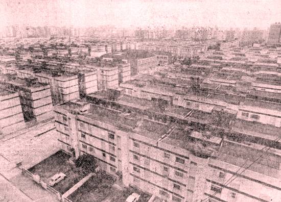 Esse conjunto popular, com mais de três mil apartamentos, foi o primeiro do Brasil e padece de sérios problemas