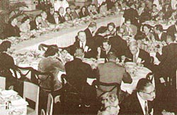 As festas da AMS j eram tradicionais nos anos 50. Na foto, confraternizao no Parque Balnerio Hotel.
