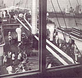 O convs do navio Raul Soares, transformado em priso poltica em Santos em 1964.